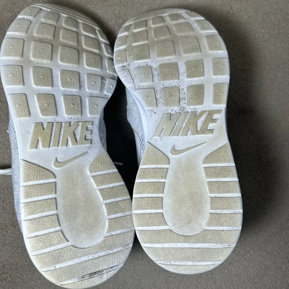 Nike Tanjun ENG Womens 7‎ White Gray Floral Mesh Running Shoes 902865-100